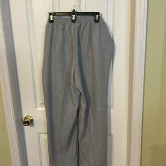 Alfred Dunner pink and gray Women's pants suit. Size 18/16/XL. - Picture 13 of 16